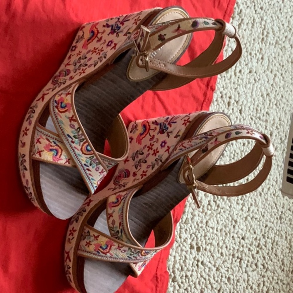 Gianni Bini Wedge Sandals